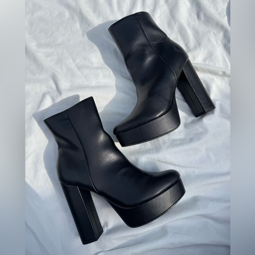 Marc Fisher Black Platform Heeled Ankle Boots - Black Size 7